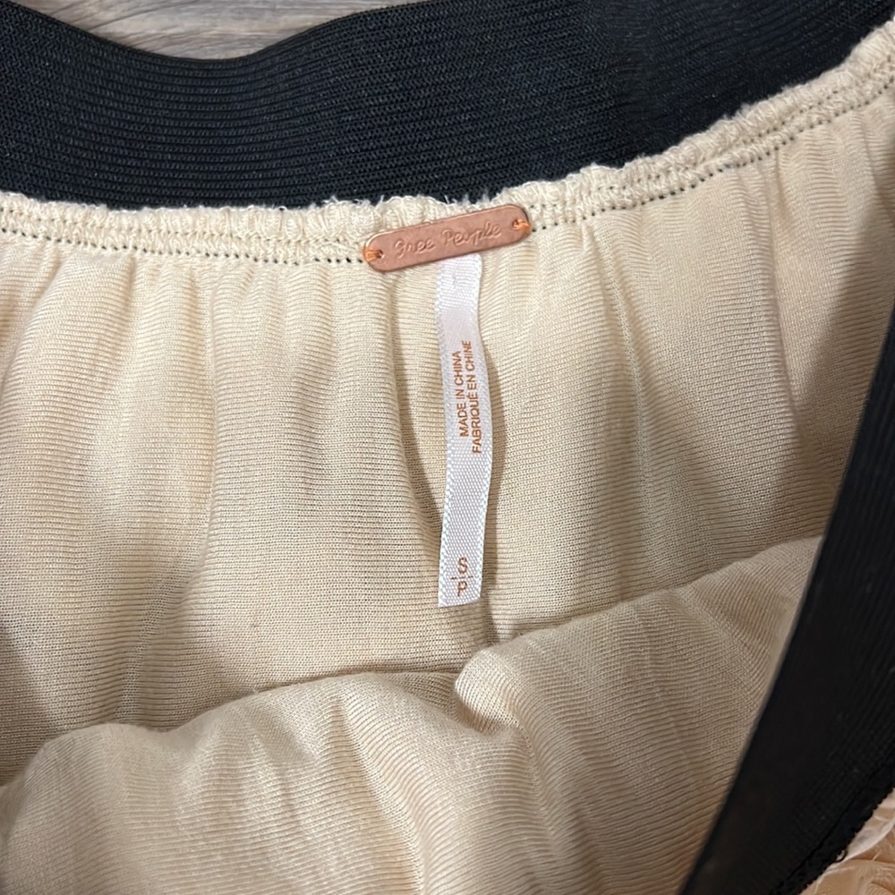 Free People Ivory Rosette Mini Skirt - GUC - Picture 4 of 10